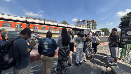 La estación Xola registró aglomeraciones críticas debido al cierre del tramo que conecta con Pino Suárez.