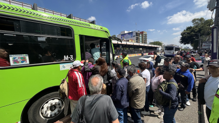 Pese al despliegue de unidades de la RTP y de transporte concesionado, el operativo resultó insuficiente para absorber la demanda.