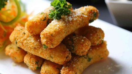Cómo hacer dedos de queso caseros