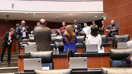 Senadores de oposición dan la espalda a declaración de validez de reforma para anular elecciones
