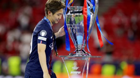 Lee Kang-in celebra la victoria del PSG en la Champions.