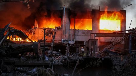 Kiev y Dnipró fueron blanco de la ofensiva rusa con drones y misiles en la madrugada del martes.
