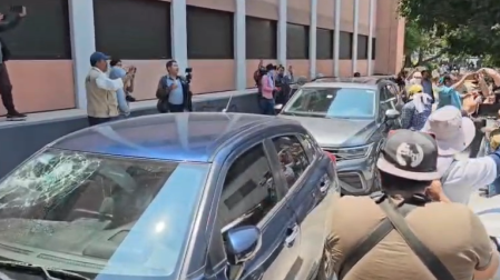 Momento en que ingresaron los integrantes de las Ceteg al Congreso de Guerrero