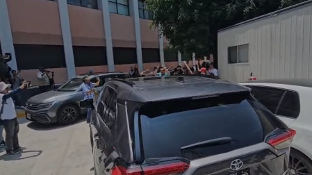 Integrantes de la Ceteg vandalizaron autos en el Congreso de Guerrero