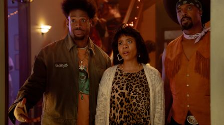 Marlon Wayans plays Shorty, Regina Hall plays Brenda and Shawn Wayans plays Ray in Scary Movie from Paramount Pictures.