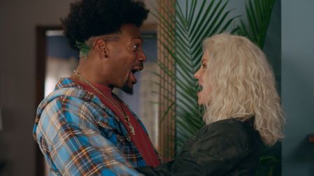Marlon Wayans plays Shorty and Anna Faris plays Cindy in Scary Movie from Paramount Pictures.