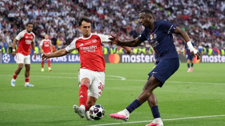 Pacho rompió el récord de más minutos jugados en una sola edición de la Champions League. Completó la temporada 2025-26 con 44 partidos disputados en total, anotando goles clave ante el Bayer Leverkusen y Tottenham.