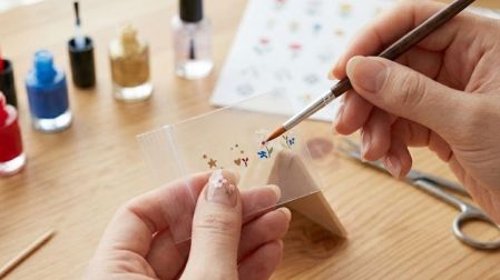 ¿Cómo hacer stickers de uñas caseros? Diseños elegantes, dulces y únicos