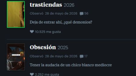 Sus reseñas combinan humor, sarcasmo y referencias a películas de terror.