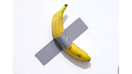 Obra Comedian de Maurizio Cattelan.