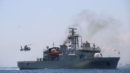 La Revista Naval no sólo tiene un carácter protocolario. También funciona como ejercicio de evaluación y demostración operativa, al integrar teoría, práctica y acciones reales.
