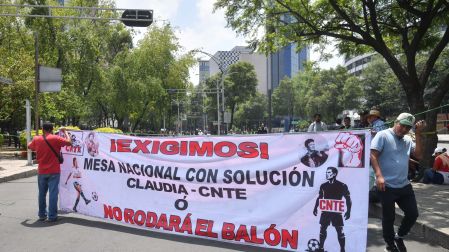 Maestros de la CNTE durante una de las protestas y bloqueos en la Ciudad de México.