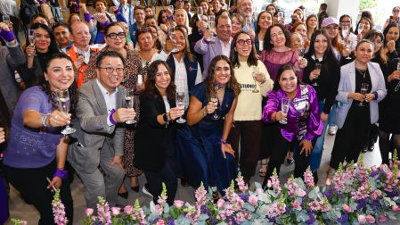 Ciudad de Mexico.04 junio 2026.KIA Campus CDMX.La alcaldesa Alessandra Rojo de la Vega llevo a cabo la instalacion del Punto Violeta numero 500. La acompanaron, Sehyun Park, CX, OW & DD Executive Advisor KIA Mexico, y Berenice Trevino, Sales Admin Senior Manager KIA Mexico.Foto: Eduardo Jimenez Fernandez / @LaloJimenezF22