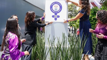 Ciudad de Mexico.04 junio 2026.KIA Campus CDMX.La alcaldesa Alessandra Rojo de la Vega llevo a cabo la instalacion del Punto Violeta numero 500. La acompanaron, Sehyun Park, CX, OW & DD Executive Advisor KIA Mexico, y Berenice Trevino, Sales Admin Senior Manager KIA Mexico.Foto: Eduardo Jimenez Fernandez / @LaloJimenezF22