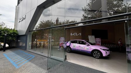Ciudad de Mexico.04 junio 2026.KIA Campus CDMX.La alcaldesa Alessandra Rojo de la Vega llevo a cabo la instalacion del Punto Violeta numero 500. La acompanaron, Sehyun Park, CX, OW & DD Executive Advisor KIA Mexico, y Berenice Trevino, Sales Admin Senior Manager KIA Mexico.Foto: Eduardo Jimenez Fernandez / @LaloJimenezF22