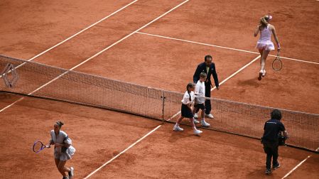 La ucraniana Marta Kostyuk y la rusa Mirra Andreeva mantuvieron las distancias entre los deportistas de sus países debido a los conflictos bélicos que tienen desde hace cuatro años.