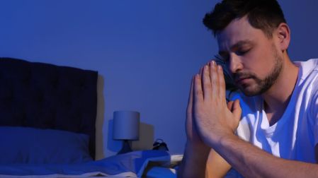 Oración para alejar las pesadillas y conciliar el sueño reparador