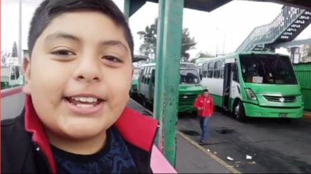 "Ese es nuestro camión": El emotivo video de un niño orgulloso de su mamá camionera conmueve internet