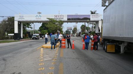 Integrantes de la CNTE bloquean entradas y salidas a Tuxtla Gutiérrez