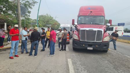 Integrantes de la CNTE bloquean entradas y salidas a Tuxtla Gutiérrez