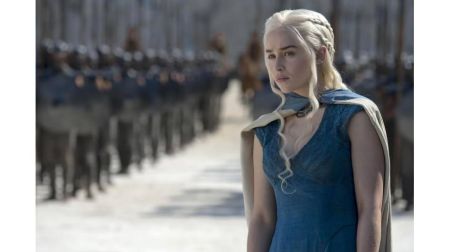 Emilia Clarke reveló que continúa en recuperación.