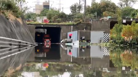Los conductores denunciaron que cada que llueve se anega el puente del Circuito Exterior Mexiquense en las colonias colonias Mirador Santa Rosa y el TiKal