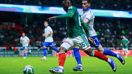Julian Quiñones logró una noche sobresaliente.