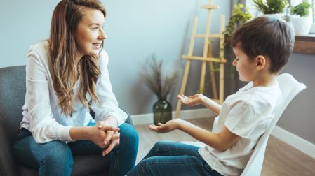¿Cómo ayudar a tu hijo a dormir solo en su cama?