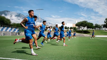 Almeyda busca reforzar posiciones en ofensiva y mediocampo. Se mantiene el fuerte interés por el portero mexicano Carlos Acevedo (Santos Laguna) y se han entablado sondeos por extremos veloces.