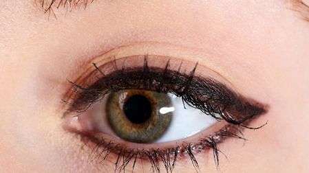 Delineado para ojos encapotados: trucos infalibles