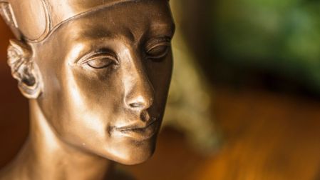 La reina participó activamente en la fundación de la ciudad de Amarna.