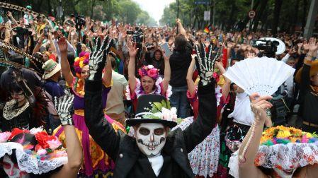 Toda una fiesta masiva en La Ola Más Grande del Mundo