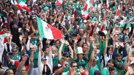 Toda una fiesta masiva en La Ola Más Grande del Mundo
