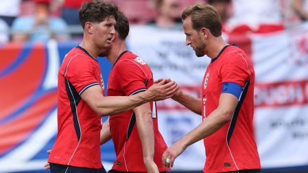 Jugadores de Inglaterra celebrando el gol de Harry Kane