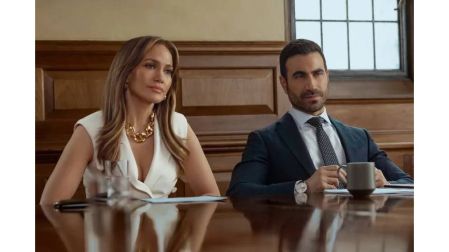 Jennifer López y Brett Goldstein protagonizan Turbulencia en la Oficina.