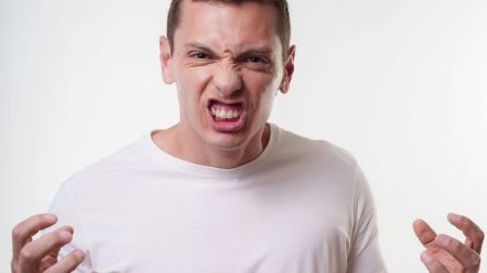 Falso Tourette: qué es, por qué se volvió viral y cómo distinguirlo del síndrome de Tourette