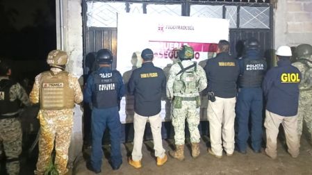 Sujetos detenidos en un sitio donde se huachicoleaba combustible