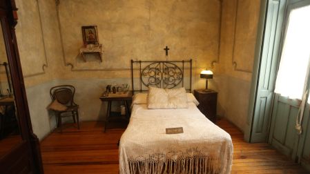 Interior de la Casa del Poeta Ramón López Velarde, ubicada en Álvaro Obregón 73, Colonia Roma.