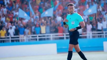 El árbitro somalí Omar Abdulkadir Artan, podría perderse el Mundial 2026 por culpa de Estados Unidos