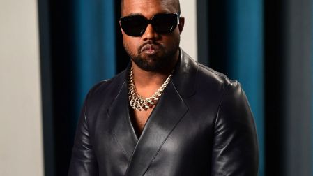 Kanye West estuvo al borde de la muerte tras un grave accidente automovilístico en 2002.