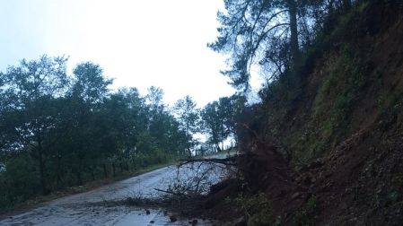 Deslave registrado en una carretera de Hidalgo