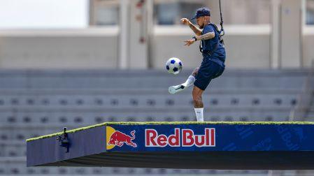 Jürgen Klopp assembled Neymar Jr., Endrick, Richard Ríos and Dominik Szoboszlai for the Red Bull Ultimate Football Challenge, a series of football skill tests across Brazil, Spain and Austria. Facing aerial challenges, giant treadmills and a 94-target illuminated wall, the players completed every challenge using just 94 of their 100 shared balls.//Neymar Jr. seen during the Red Bull Ultimate Football Challenge in Sao Paulo, Brasil on February 19, 2026. // Joerg Mitter / Red Bull Content Pool