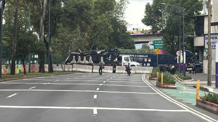 Barricadas para que no pasen los maestros de la CNTE