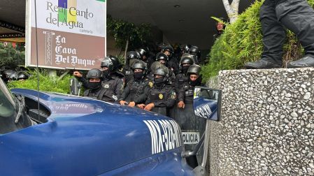 Policía frena a CNTE en su marcha sobre Tlalpan