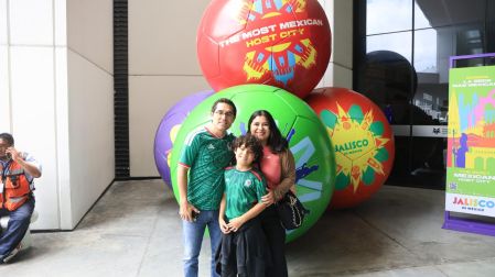 La familia Durán, procedente de Yucatán, visitan Guadalajara para vivir la fiesta mundialista con el duelo de la Selección Mexicana ante Corea del Sur.