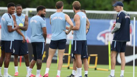 PALM BEACH GARDENS, FLORIDA - JUNE 09: Thomas Tuchel England Manager with his players in training on June 09, 2026 in Palm Beach Gardens, Florida. Richard Pelham/Getty Images/AFP (Photo by Richard Pelham / GETTY IMAGES NORTH AMERICA / Getty Images via AFP)