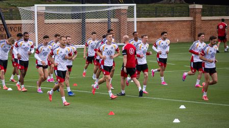La selección de Alemania llevó a Sebastian Breuning, coordinador de mantenimiento de campos de la Federación Alemana de Futbol
