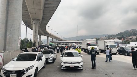 Así los Ayotzinapos en la Méx-Cuernavaca