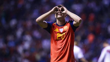 Pedri celebrando su gol con España en el Estadio Cuauhtémoc