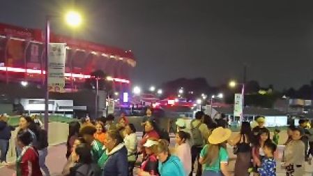 Payaso de Rodeo afuera del Estadio Ciudad de México.